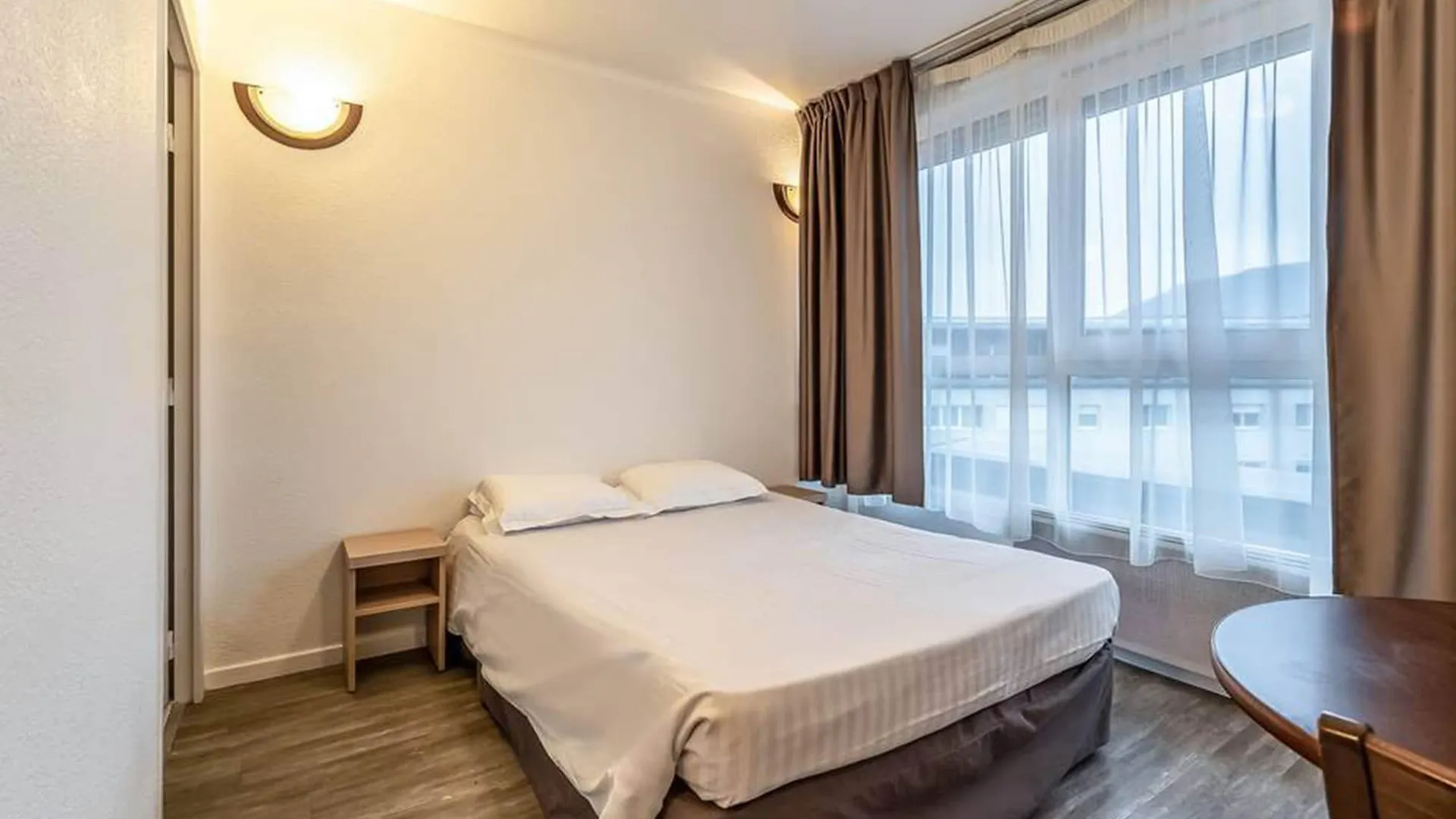 Comfort Aparthotel Les Hauts D'Annecy 3*, Annecy