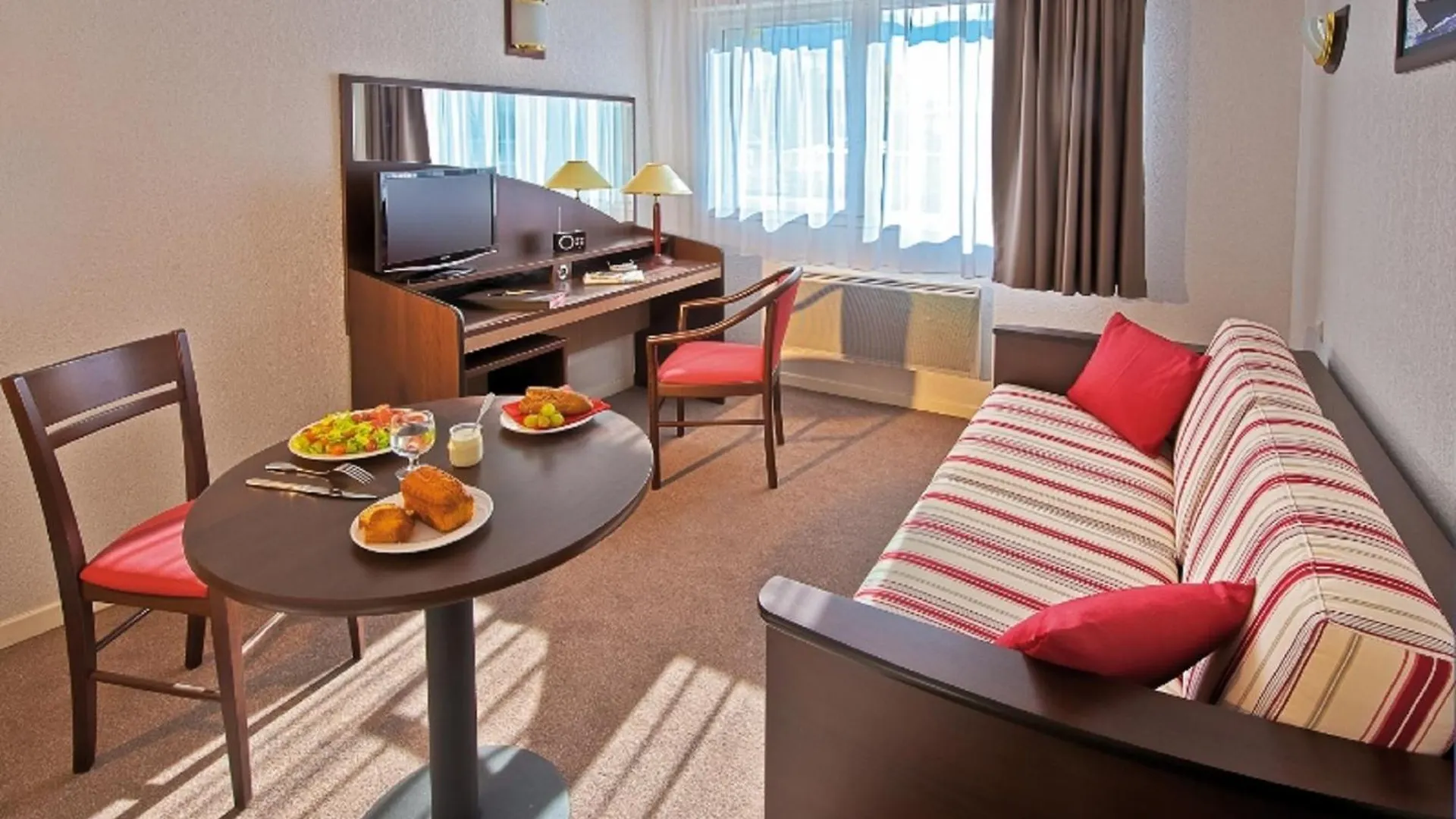 Comfort Aparthotel Les Hauts D'Annecy 3*, Annecy France