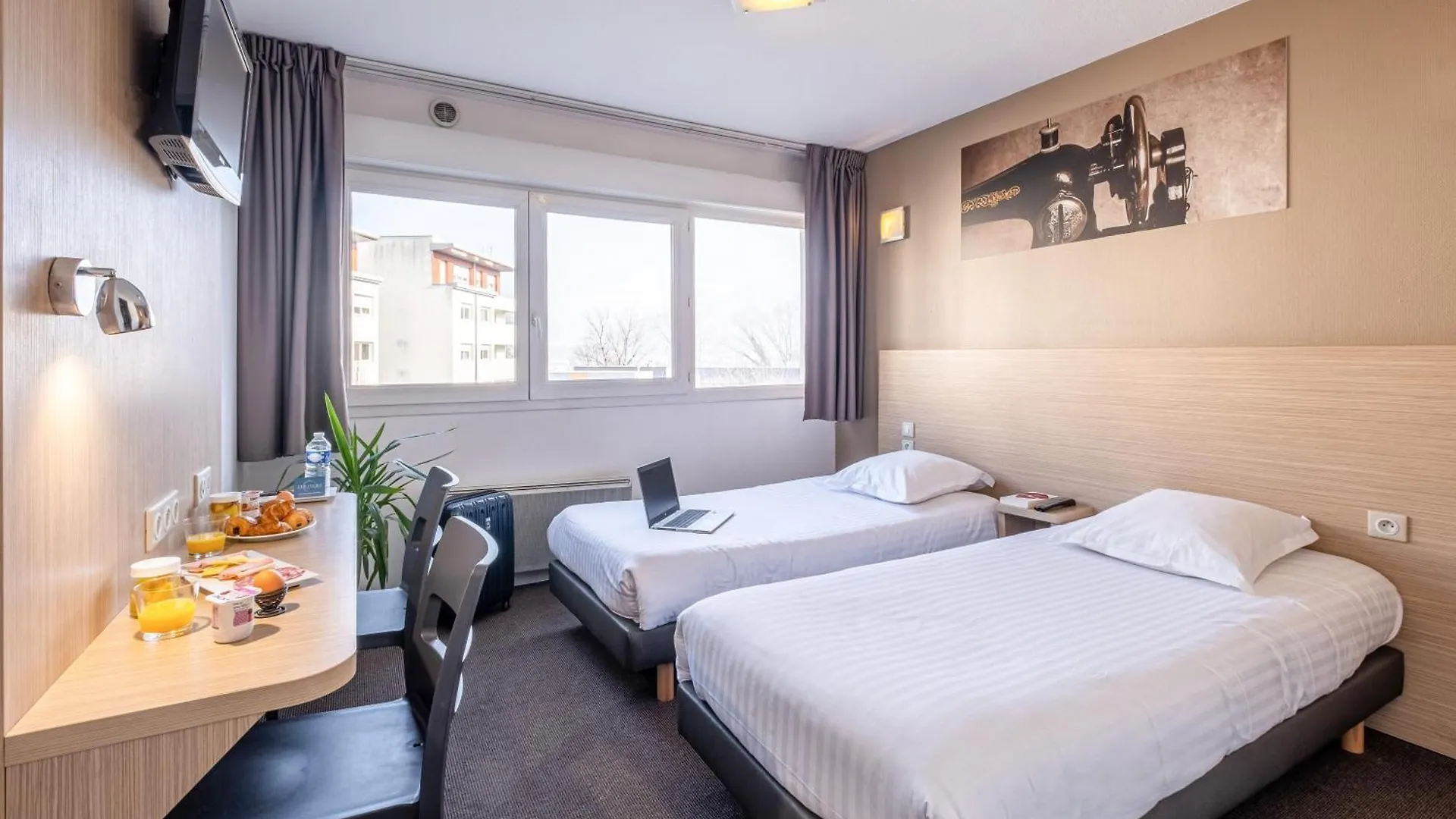 Comfort Aparthotel Les Hauts D'Annecy 3*, Annecy