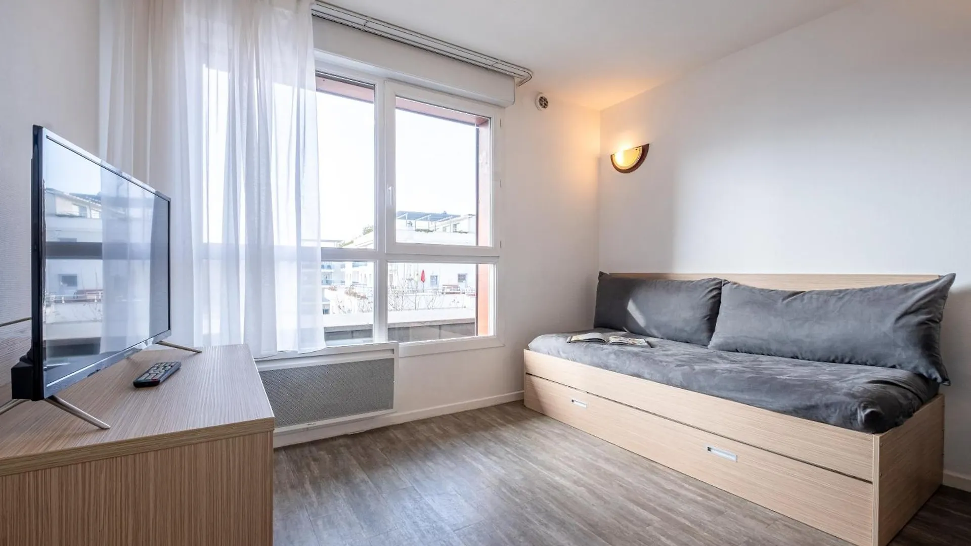Comfort Aparthotel Les Hauts D'Annecy 3*, Annecy France